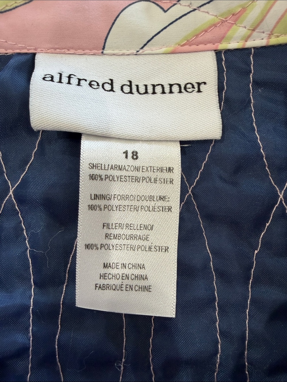 Alfred Dunner Pink Paisley Quilted Jacket
Size 18 - Picture 3 of 6